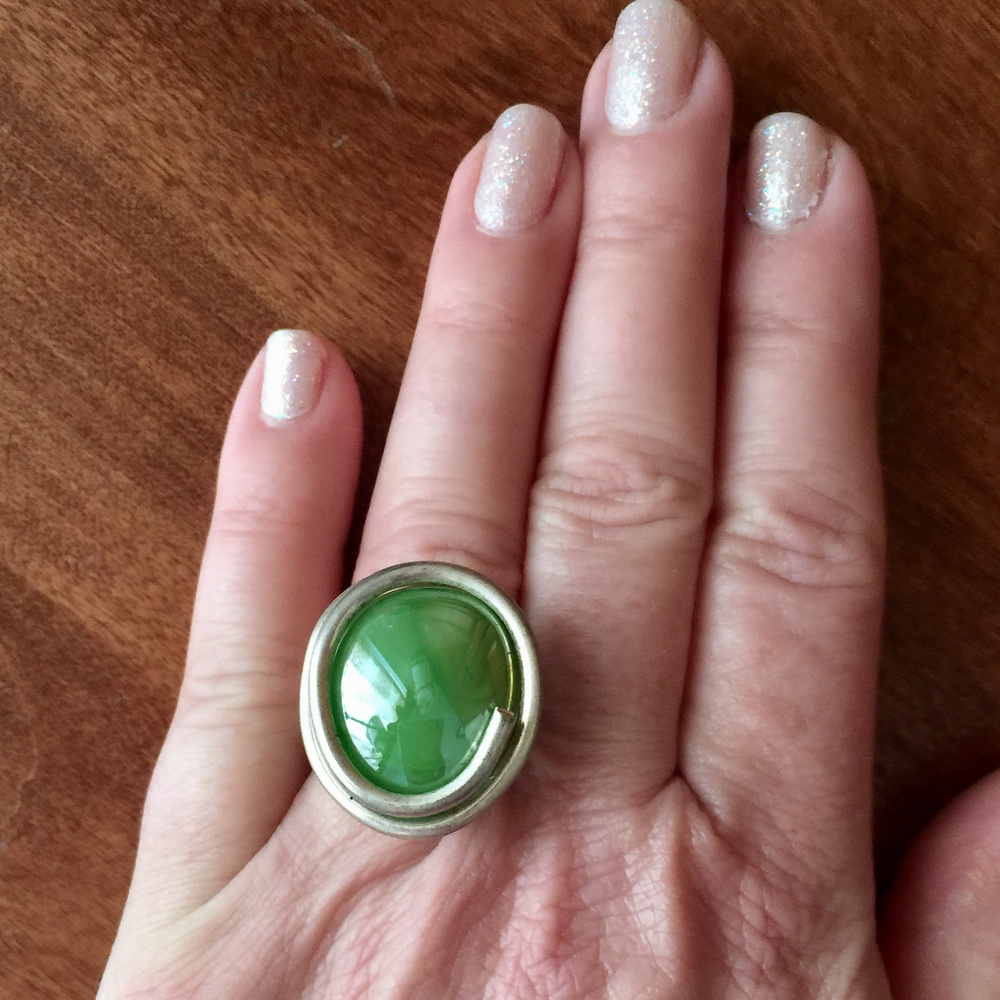 Substantial Silver Metal Ring Opalescent Green Stone Sz6